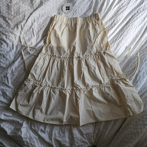 Elegant Cream Midi Skirt - Picture 3 of 6